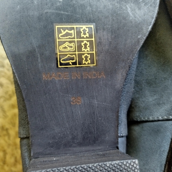 FREE PEOPLE CHARM DOUBLE V CUTOUT CHELSEA SUEDE BOOTIES DARK BLUE Sz 7,5 - Picture 9 of 9